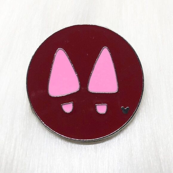 🔮 5/$25 Disney Minnie Mouse Footprint Pin - Picture 1 of 3